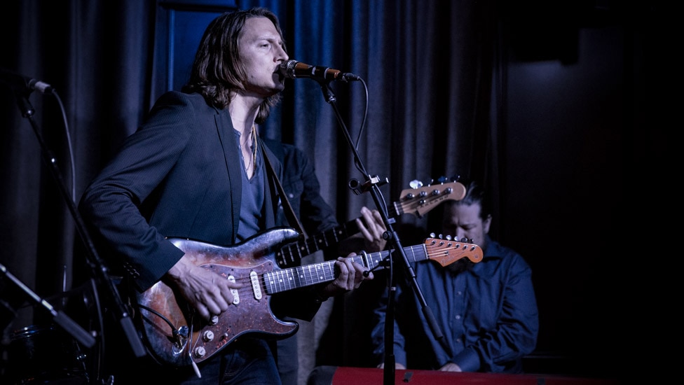 Szlachetka performing on-stage at Hotel Café