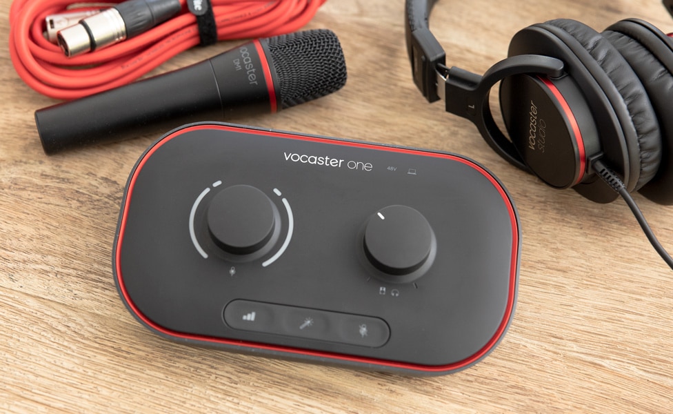 Focusrite Vocaster One Studio Ultimate Podcasting Bundle
